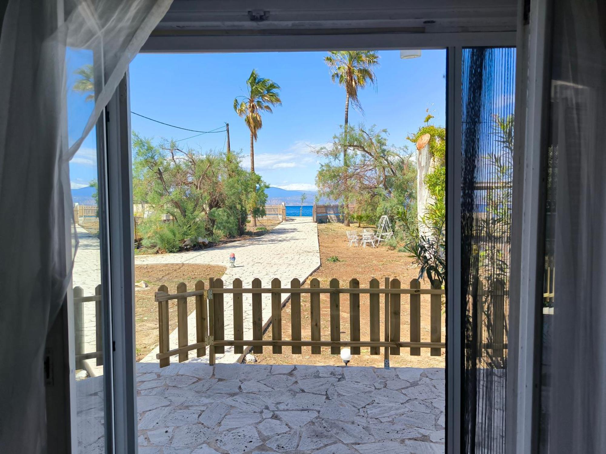 Palm Tree House By The Beach Skhoinos Exterior photo